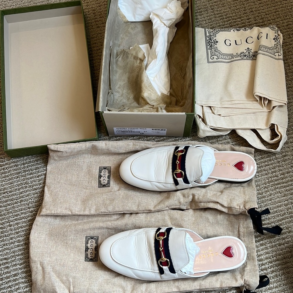 Gucci women’s Princeton leather slipper size 7 / 37